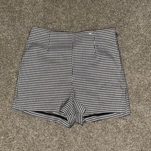 PATTERNED HIGHWAISTED SHORTS